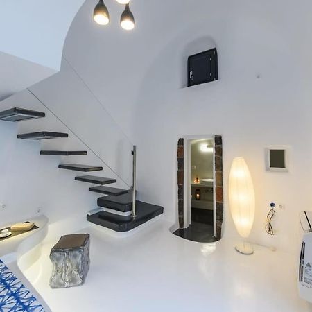 Santorini Traditional Apt With Private Hot Tub Apartment Fira  Ngoại thất bức ảnh
