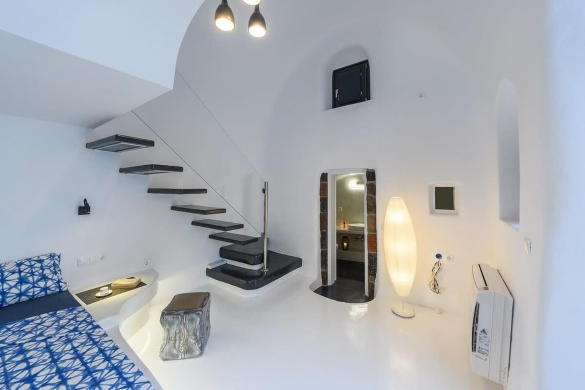 Santorini Traditional Apt With Private Hot Tub Apartment Fira  Ngoại thất bức ảnh