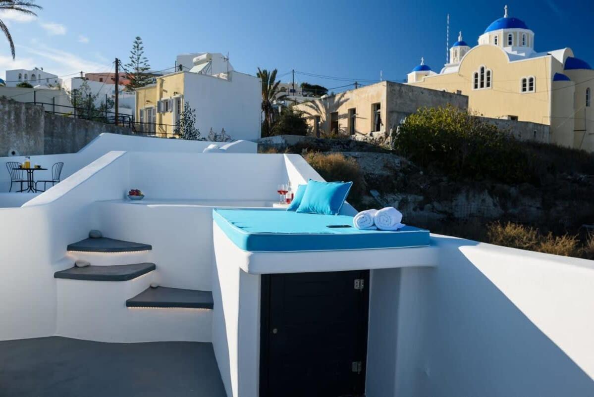 Santorini Traditional Apt With Private Hot Tub Apartment Fira  Ngoại thất bức ảnh
