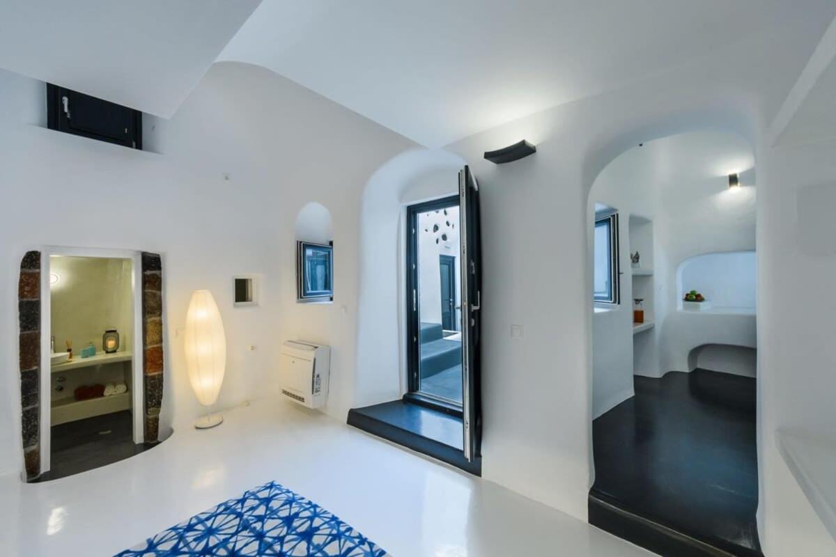 Santorini Traditional Apt With Private Hot Tub Apartment Fira  Ngoại thất bức ảnh