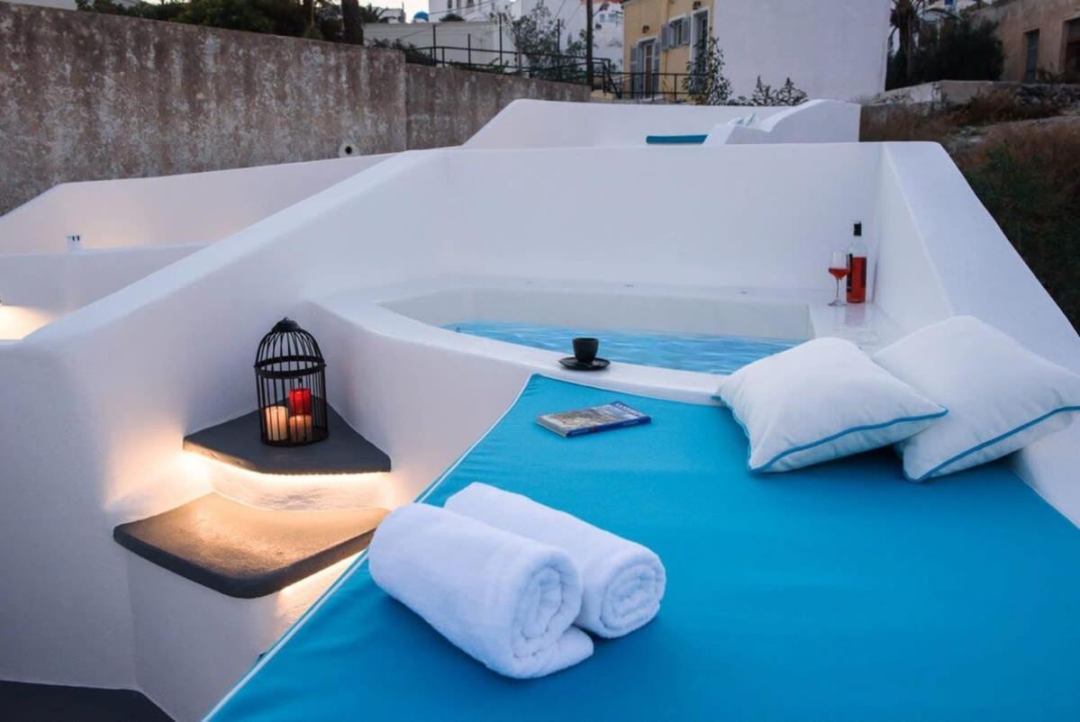 Santorini Traditional Apt With Private Hot Tub Apartment Fira  Ngoại thất bức ảnh