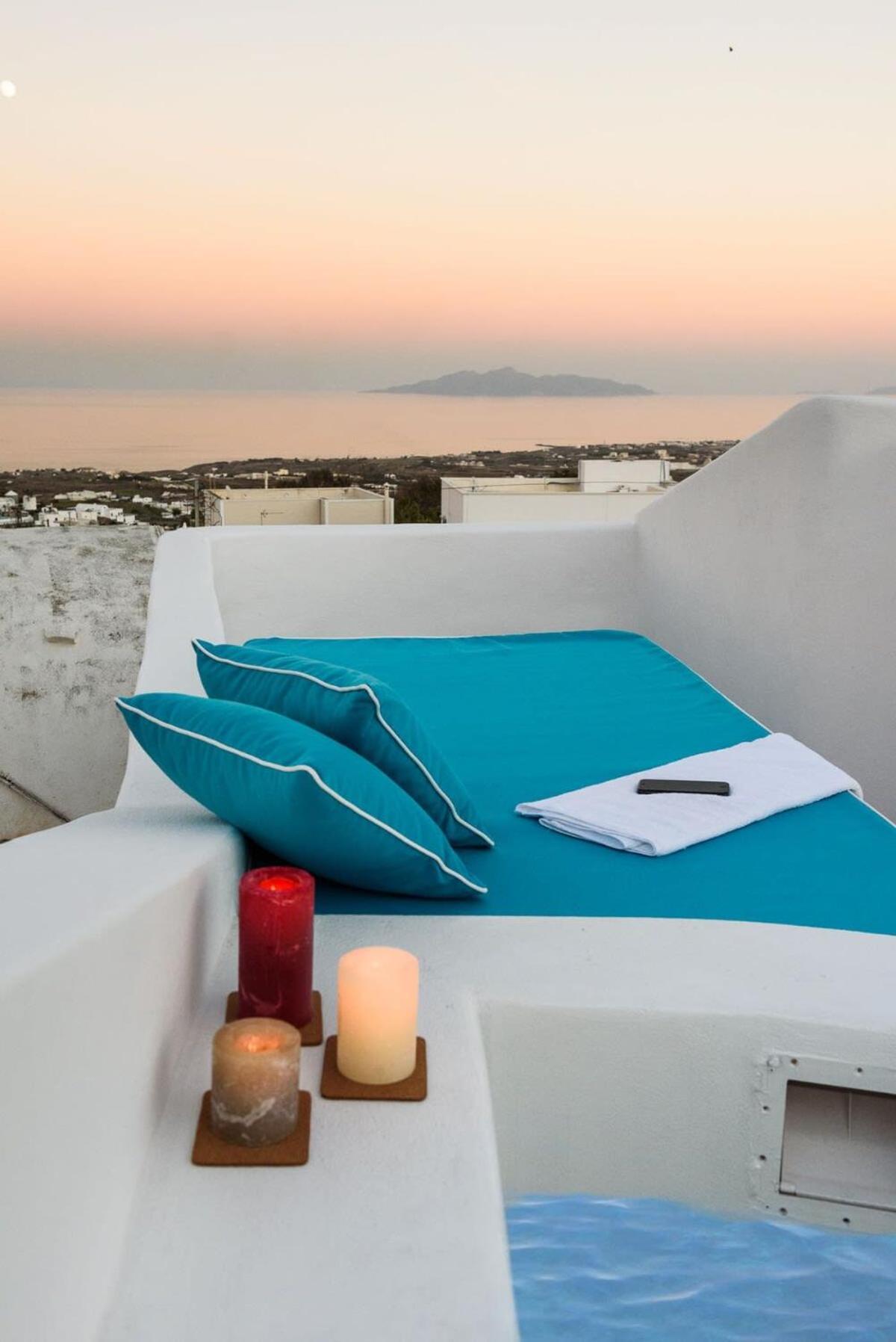 Santorini Traditional Apt With Private Hot Tub Apartment Fira  Ngoại thất bức ảnh